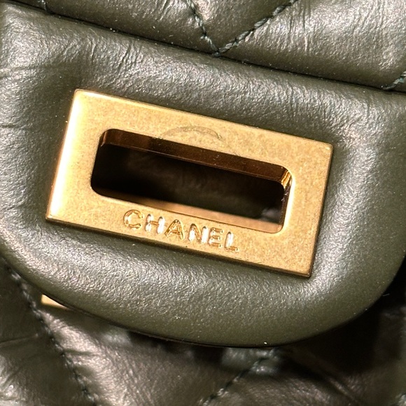 NEW Chanel 2.55 225 Reissue 16A Green Chevron Calfskin GHW Small Flap Classic - Picture 8 of 13